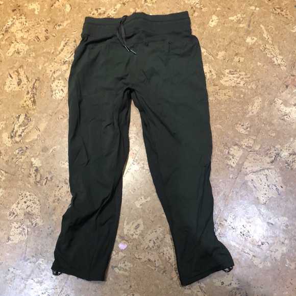 Lululemon cropped studio pants - Picture 2 of 6